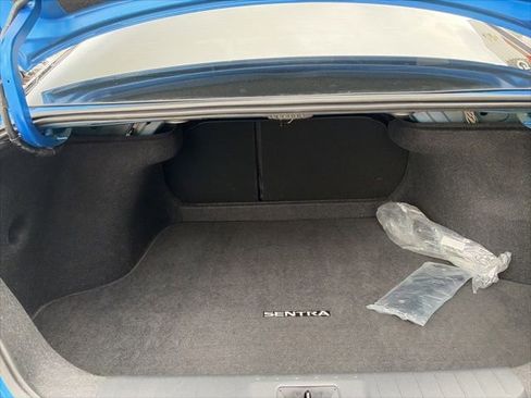 Used 2025 Nissan Sentra SR w/ SR Premium Package image 19