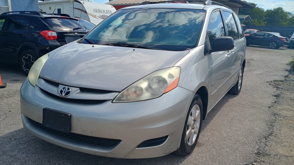 Used 2009 Toyota Sienna CE FWD image 1