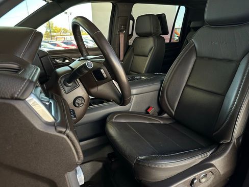 Used 2021 GMC Yukon XL Denali w/ Denali Premium Package image 13