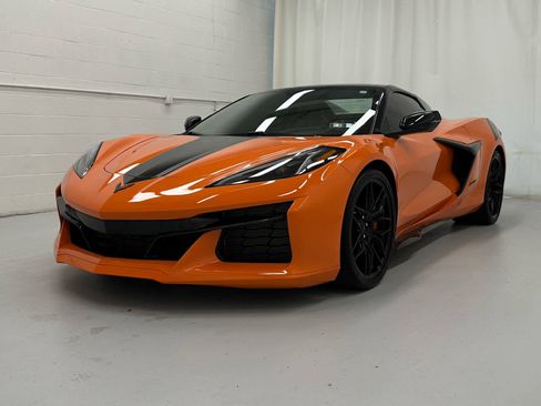 Used 2023 Chevrolet Corvette Z06 RWD image 11