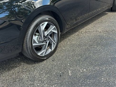 Used 2025 Hyundai Elantra SEL FWD image 8