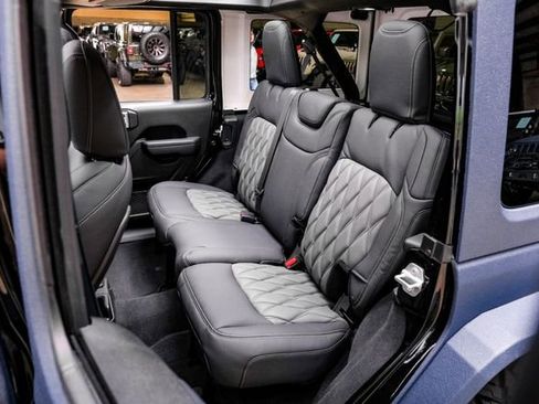 Used 2024 Jeep Wrangler Unlimited Rubicon w/ Technology Group image 55