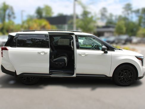 New 2026 Kia Carnival SX FWD image 18