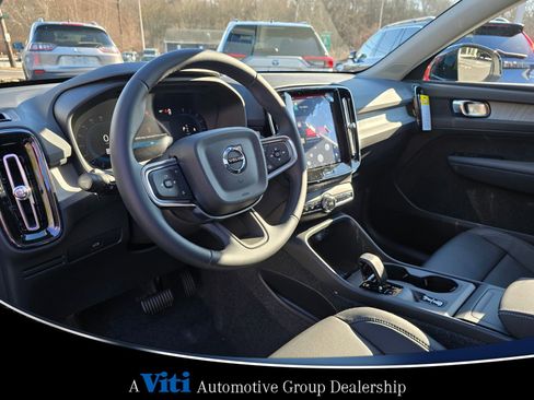 Used 2025 Volvo XC40 B5 Core w/ Protection Package Premier image 12