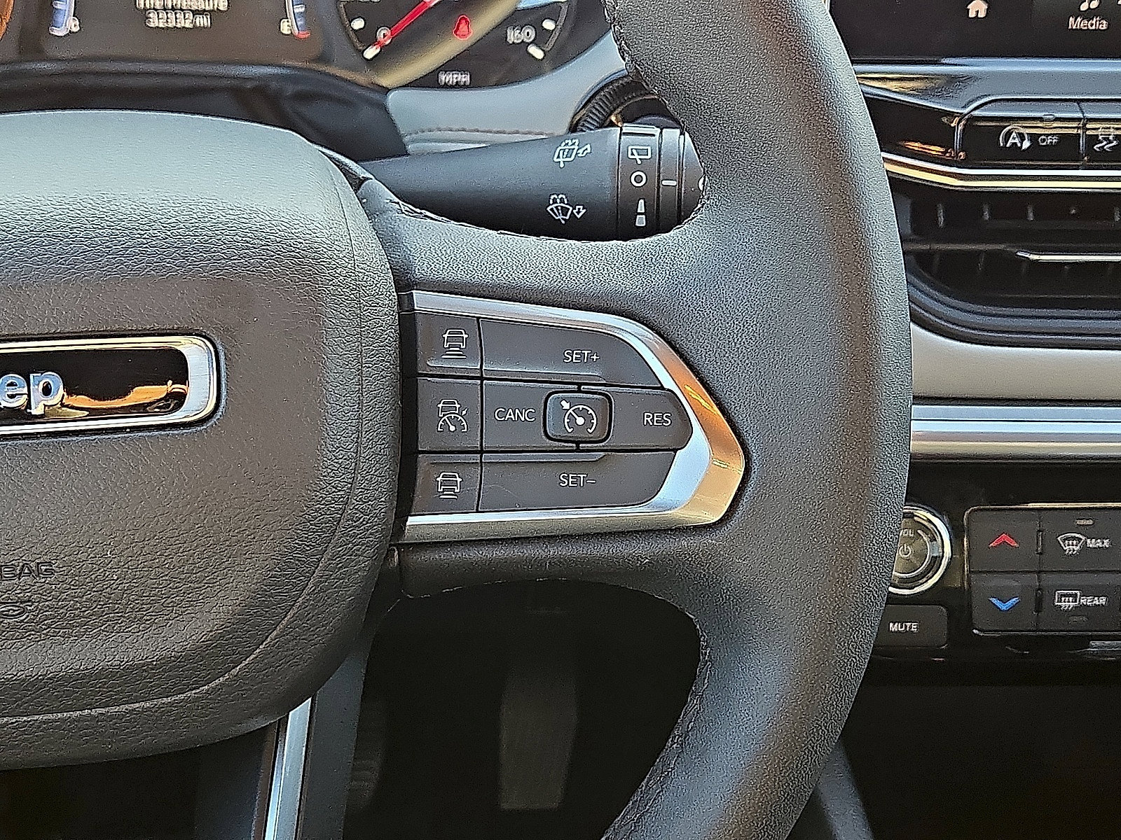 Used 2025 Jeep Compass Limited AWD/4WD image 19