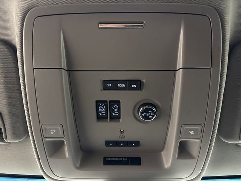 Used 2017 Chevrolet Suburban Premier image 19