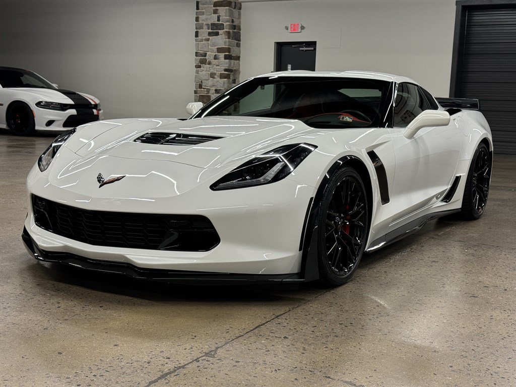 Used 2016 Chevrolet Corvette Z06 w/ 2LZ Preferred Equipment Group RWD image 3