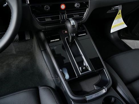 New 2026 Porsche Macan AWD image 16