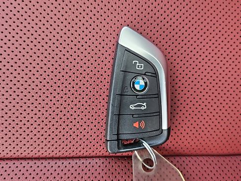 Used 2025 BMW 330i xDrive Sedan w/ Convenience Package image 36