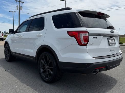 Used 2018 Ford Explorer XLT w/ Equipment Group 202A FWD image 4