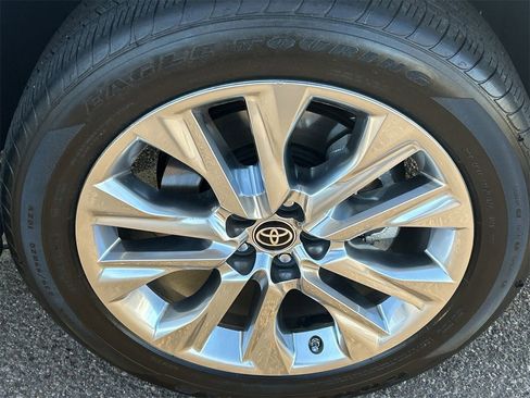 Used 2024 Toyota Highlander Limited image 7