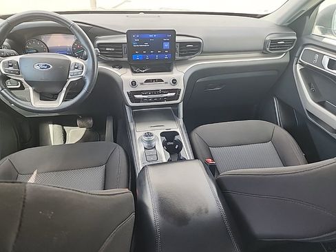 Used 2024 Ford Explorer XLT image 10