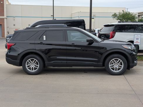New 2026 Ford Explorer Active RWD image 3