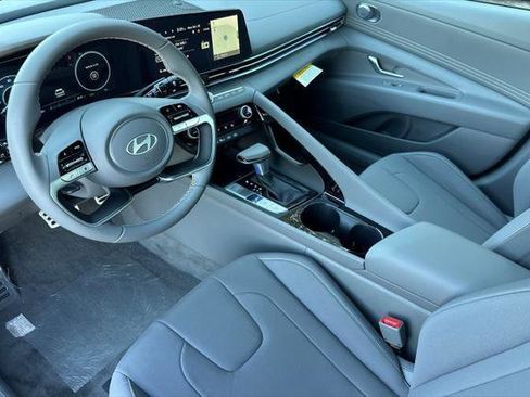 New 2025 Hyundai Elantra SEL image 7