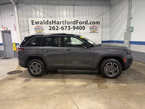 Used 2022 Jeep Grand Cherokee Trailhawk w/ Luxury Tech Group III image 9