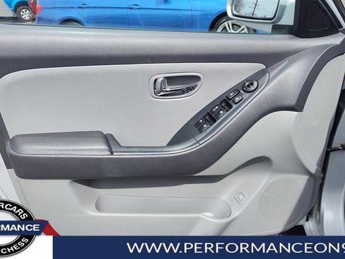 Used 2010 Hyundai Elantra GLS image 9