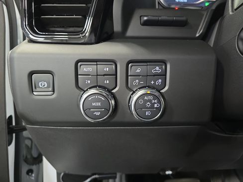 Used 2025 GMC Sierra 1500 AT4 w/ AT4 Premium Package AWD/4WD image 27