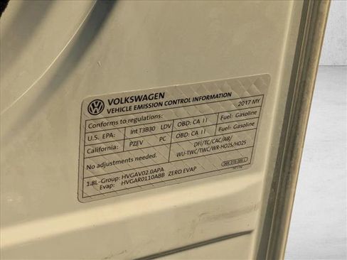 Used 2017 Volkswagen Golf SE image 25