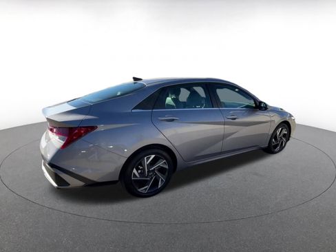 Used 2025 Hyundai Elantra Limited image 15