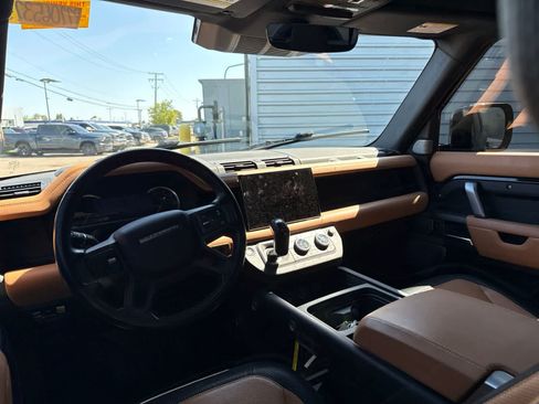 Used 2023 Land Rover Defender 130 X-Dynamic SE AWD/4WD image 11