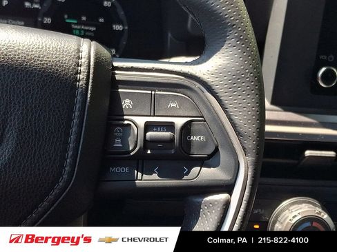 Used 2025 Toyota 4Runner TRD Off-Road AWD/4WD image 25