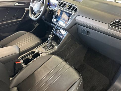 Used 2023 Volkswagen Tiguan SE FWD image 17