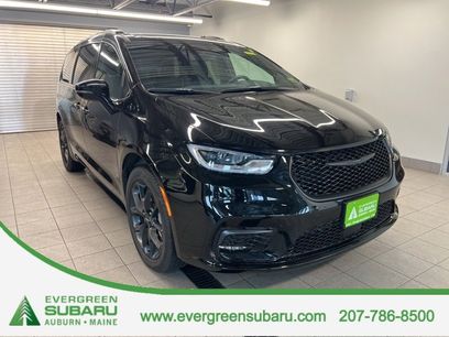 Used 2024 Chrysler Pacifica Limited w/ S Appearance Package