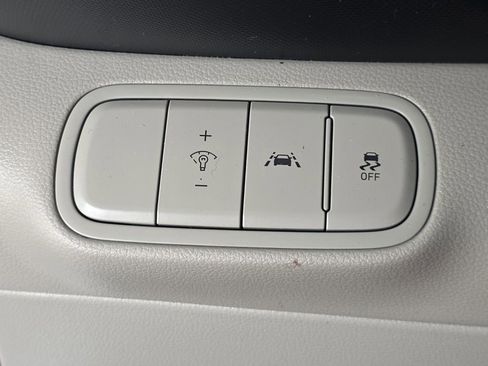 Used 2020 Hyundai Venue SEL FWD image 20