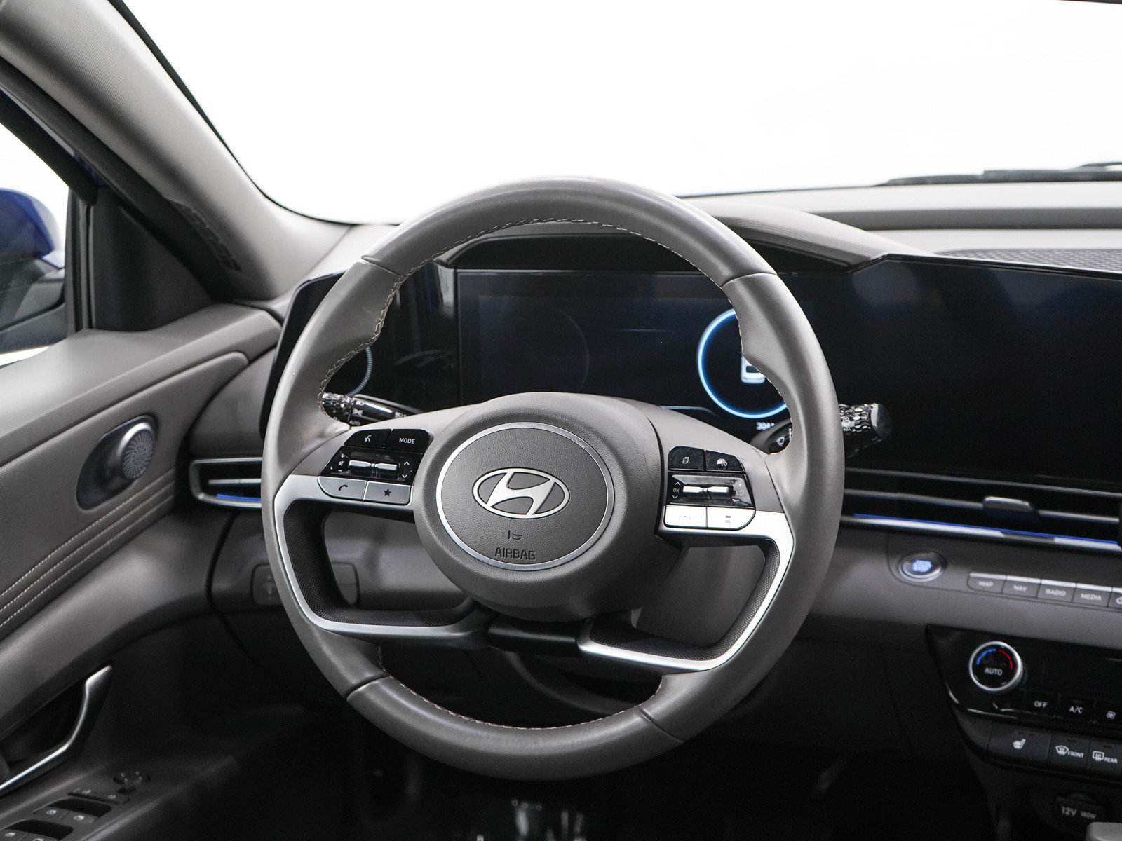 Used 2025 Hyundai Elantra SEL FWD image 14