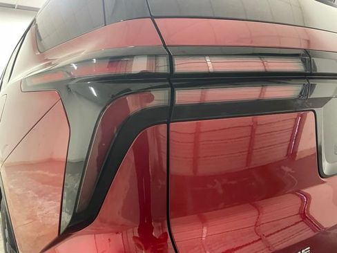 Used 2026 Chevrolet Traverse LT w/ Sun and Wheel Package FWD image 7