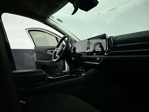 Certified 2024 Kia Sportage LX image 28