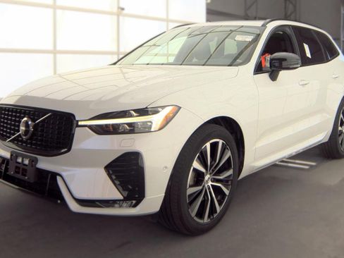 Used 2023 Volvo XC60 B5 Plus AWD/4WD image 4