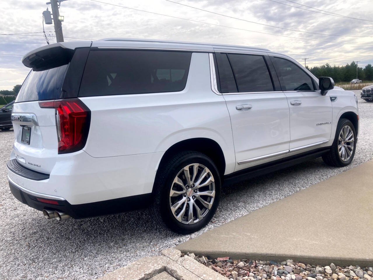 Used 2021 GMC Yukon XL Denali w/ Denali Ultimate Package AWD/4WD image 5