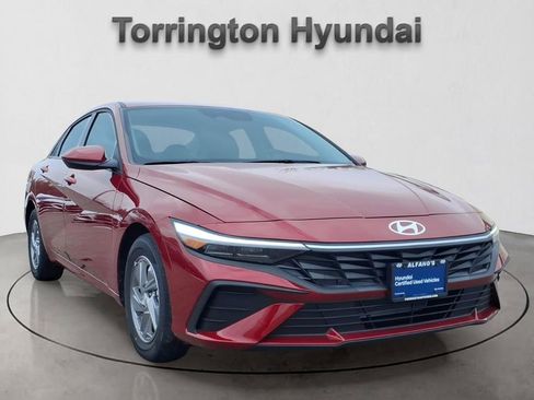 Used 2025 Hyundai Elantra SE image 1