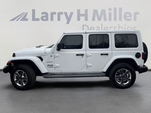 Used 2018 Jeep Wrangler Unlimited Sahara image 2