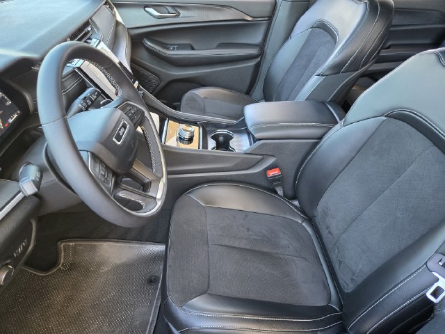 Used 2024 Jeep Grand Cherokee L Altitude AWD/4WD image 13