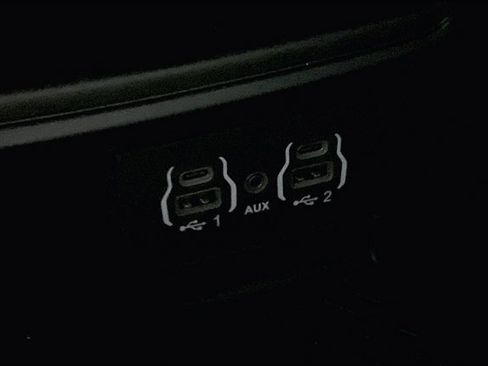 Used 2025 Chrysler Pacifica Limited FWD image 34