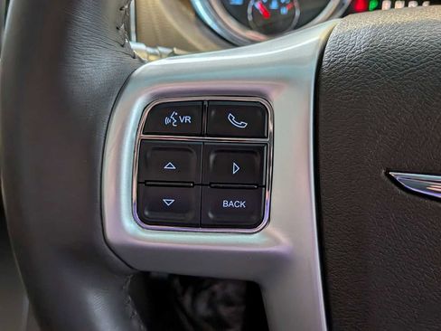 Used 2015 Chrysler Town & Country Touring image 22