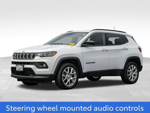 Used 2023 Jeep Compass Latitude AWD/4WD image 3