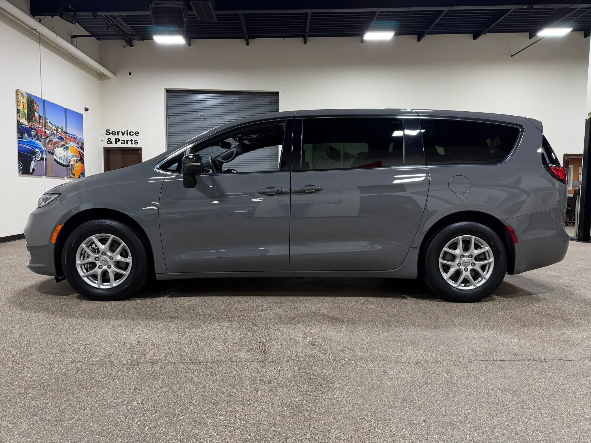 Used 2025 Chrysler Pacifica Select FWD image 8
