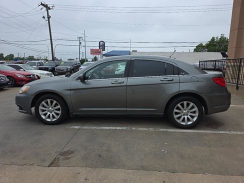 Used 2013 Chrysler 200 Touring FWD image 8