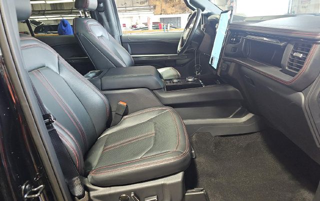 Used 2023 Ford Expedition Max Limited AWD/4WD image 6