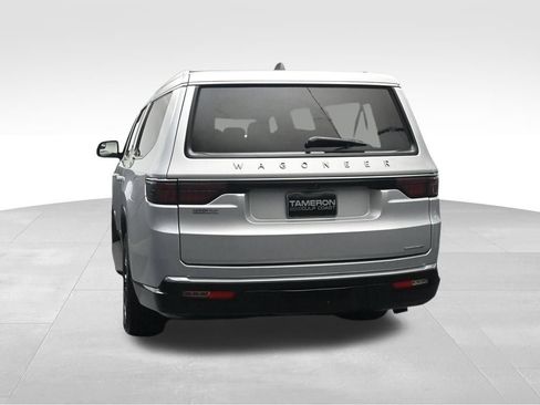 Used 2024 Jeep Wagoneer L Series II w/ Flexible Seating Group AWD/4WD image 4