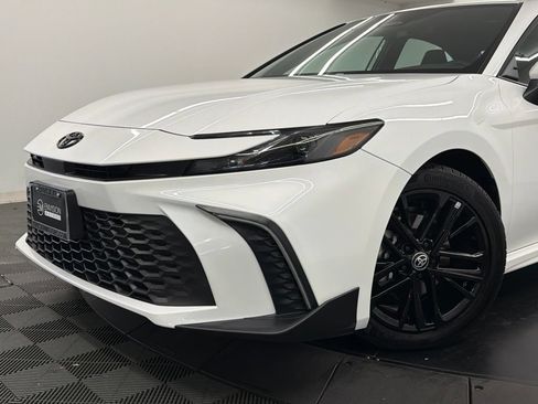 Used 2026 Toyota Camry SE w/ Convenience Package FWD image 4