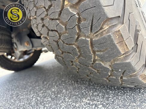 Used 2014 Ford Expedition XLT w/ Equipment Group 202A image 9