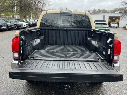 Used 2018 Toyota Tacoma TRD Off-Road image 14