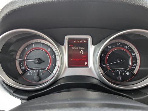 Used 2019 Dodge Journey SE w/ Premium Group FWD image 17