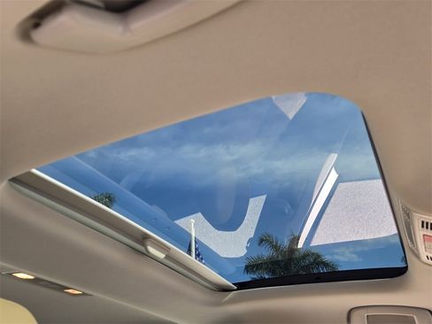 Certified 2020 Volkswagen Jetta SE image 17