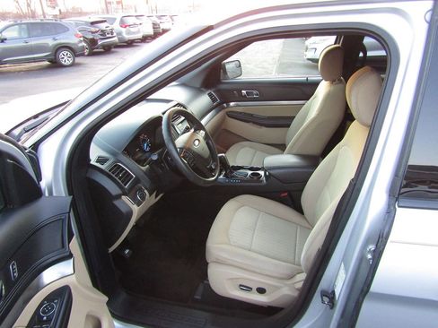 Used 2016 Ford Explorer FWD image 4