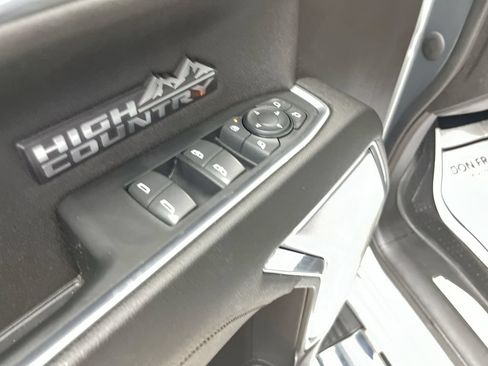 Used 2024 Chevrolet Silverado 1500 High Country w/ High Country Premium Package AWD/4WD image 17